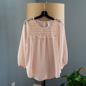 Creamy pink Blouse with crochet detail EUC